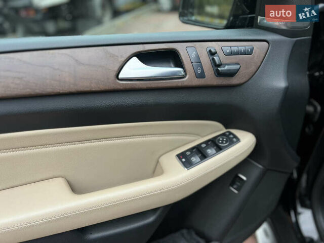 Мерседес М-Класс 2012 в Киеве на Automoto.ua Черный Мерседес М-Класс, объемом двигателя 3.5 л и пробегом 160 тыс. км за 17900 $, фото 18 на Automoto.ua