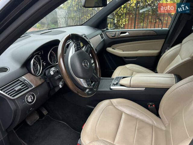 Мерседес М-Класс 2012 в Киеве на Automoto.ua Черный Мерседес М-Класс, объемом двигателя 3.5 л и пробегом 160 тыс. км за 17900 $, фото 17 на Automoto.ua