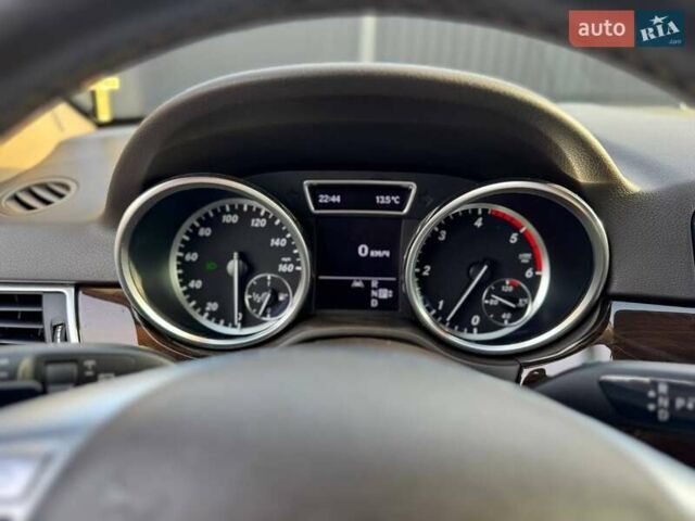 Черный Мерседес М-Класс, объемом двигателя 2.99 л и пробегом 240 тыс. км за 21900 $, фото 11 на Automoto.ua