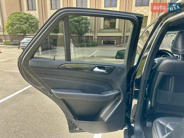 Черный Мерседес М-Класс, объемом двигателя 2.99 л и пробегом 226 тыс. км за 20499 $, фото 34 на Automoto.ua