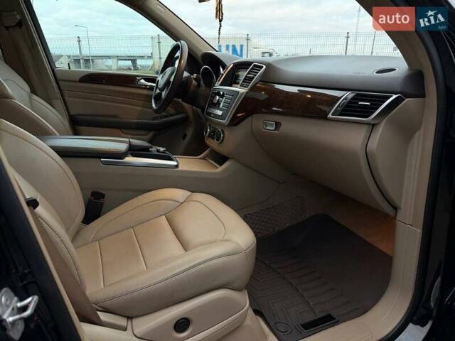 Черный Мерседес М-Класс, объемом двигателя 3 л и пробегом 240 тыс. км за 21499 $, фото 11 на Automoto.ua