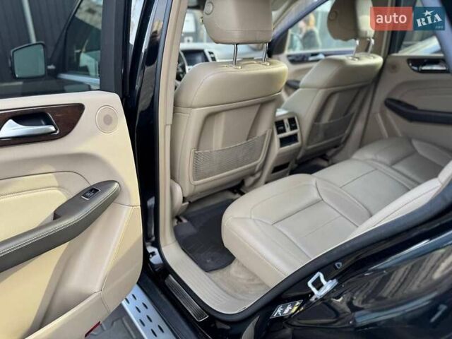 Черный Мерседес М-Класс, объемом двигателя 2.99 л и пробегом 240 тыс. км за 21900 $, фото 19 на Automoto.ua