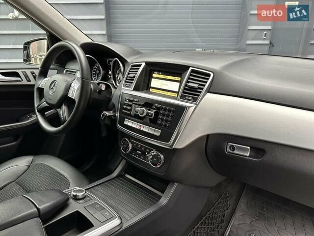 Чорний Мерседес М-Клас, об'ємом двигуна 2.2 л та пробігом 271 тис. км за 16450 $, фото 41 на Automoto.ua