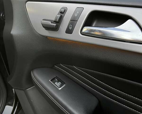 Черный Мерседес М-Класс, объемом двигателя 2.99 л и пробегом 250 тыс. км за 24500 $, фото 16 на Automoto.ua