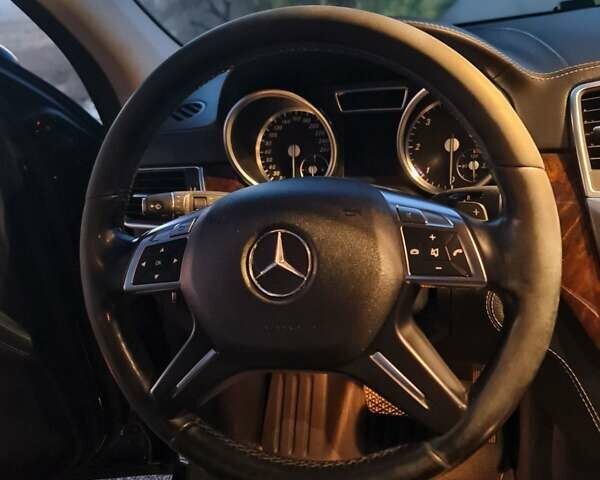 Черный Мерседес М-Класс, объемом двигателя 3 л и пробегом 215 тыс. км за 23000 $, фото 9 на Automoto.ua