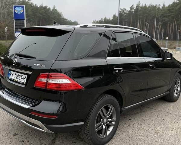 Черный Мерседес М-Класс, объемом двигателя 2.14 л и пробегом 220 тыс. км за 21000 $, фото 11 на Automoto.ua