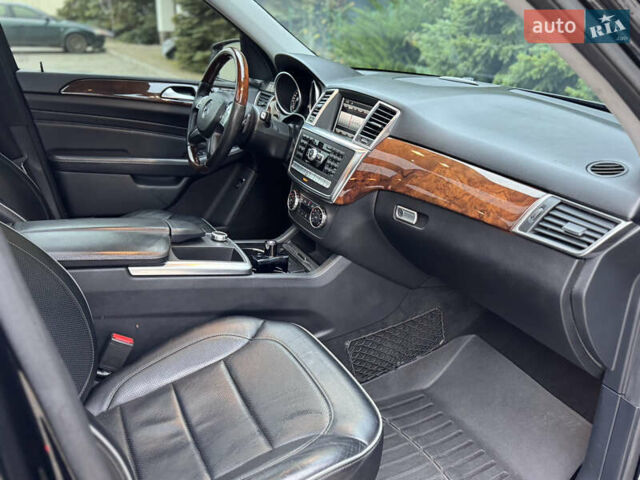 Чорний Мерседес М-Клас, об'ємом двигуна 2.99 л та пробігом 230 тис. км за 28700 $, фото 79 на Automoto.ua