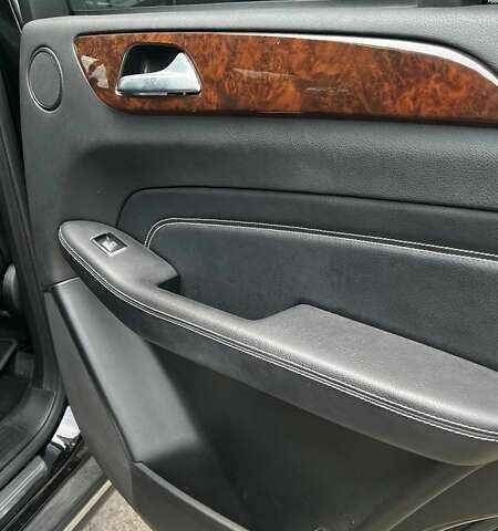 Черный Мерседес М-Класс, объемом двигателя 3.5 л и пробегом 150 тыс. км за 24900 $, фото 6 на Automoto.ua