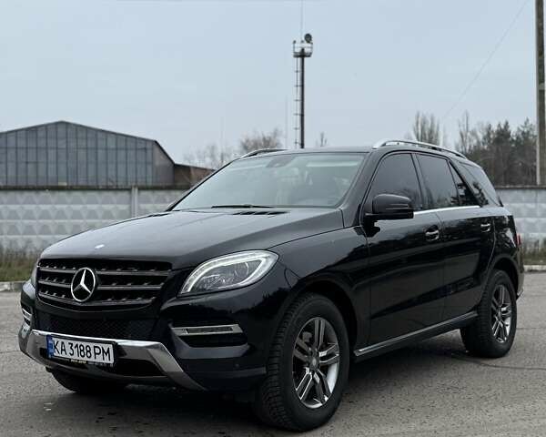 Черный Мерседес М-Класс, объемом двигателя 2.14 л и пробегом 220 тыс. км за 21000 $, фото 1 на Automoto.ua