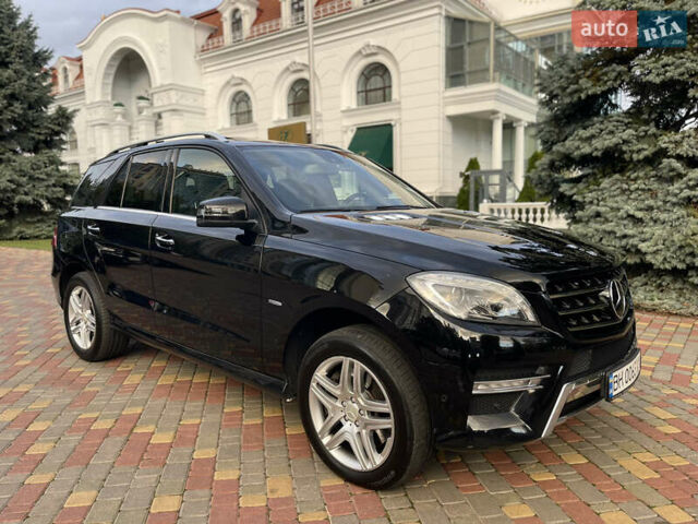 Мерседес М-Класс 2013 в Одессе на Automoto.ua Черный Мерседес М-Класс, объемом двигателя 2.99 л и пробегом 150 тыс. км за 19500 $, фото 19 на Automoto.ua