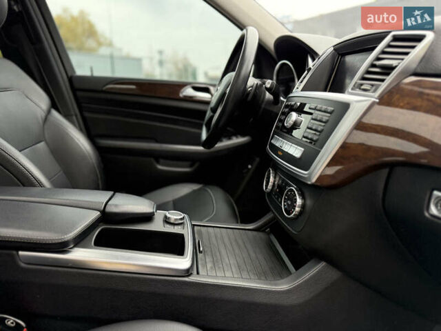 Мерседес М-Клас 2013 у Києві на Automoto.ua Чорний Мерседес М-Клас, об'ємом двигуна 3 л та пробігом 290 тис. км за 19900 $, фото 17 на Automoto.ua