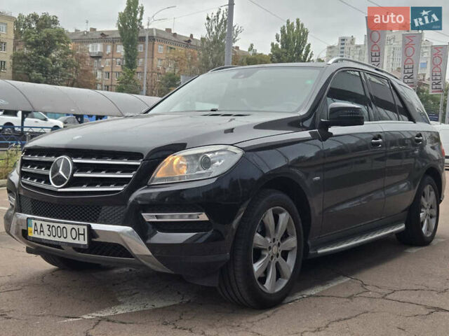 Черный Мерседес М-Класс, объемом двигателя 3.5 л и пробегом 187 тыс. км за 20900 $, фото 1 на Automoto.ua