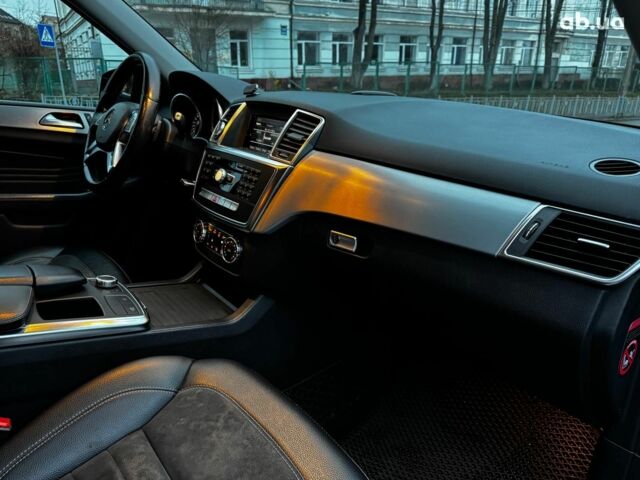 Черный Мерседес М-Класс, объемом двигателя 2.2 л и пробегом 205 тыс. км за 19490 $, фото 40 на Automoto.ua