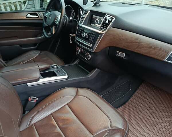 Черный Мерседес М-Класс, объемом двигателя 2.14 л и пробегом 172 тыс. км за 24000 $, фото 16 на Automoto.ua