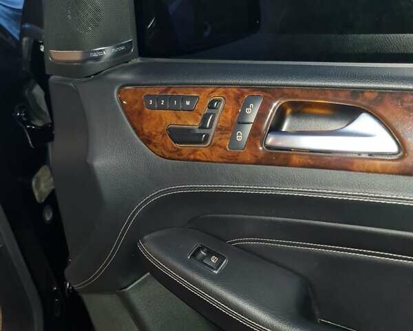 Черный Мерседес М-Класс, объемом двигателя 3 л и пробегом 215 тыс. км за 23000 $, фото 17 на Automoto.ua