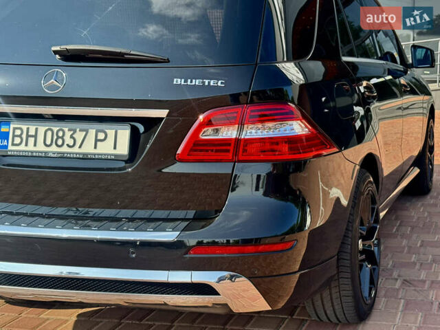 Черный Мерседес М-Класс, объемом двигателя 2.99 л и пробегом 230 тыс. км за 25500 $, фото 6 на Automoto.ua