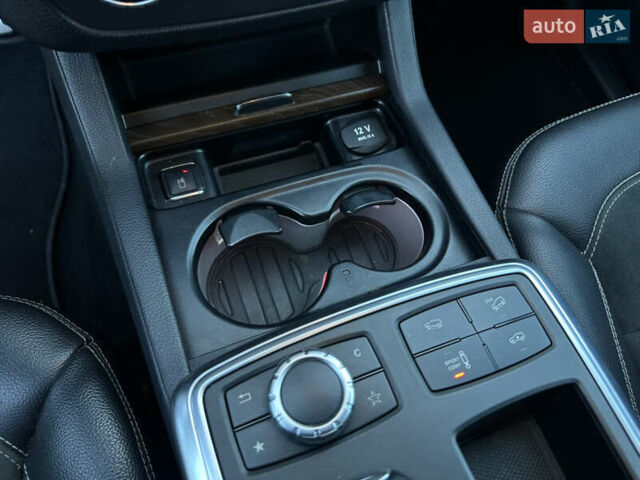 Черный Мерседес М-Класс, объемом двигателя 3 л и пробегом 377 тыс. км за 23500 $, фото 29 на Automoto.ua