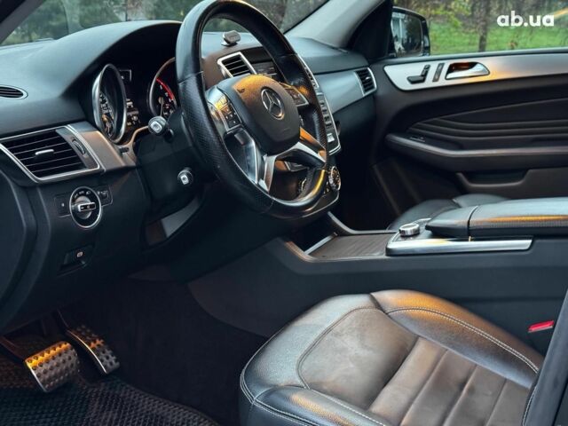 Черный Мерседес М-Класс, объемом двигателя 2.2 л и пробегом 205 тыс. км за 19490 $, фото 31 на Automoto.ua