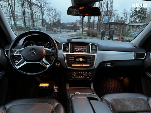 Черный Мерседес М-Класс, объемом двигателя 2.2 л и пробегом 205 тыс. км за 19490 $, фото 25 на Automoto.ua