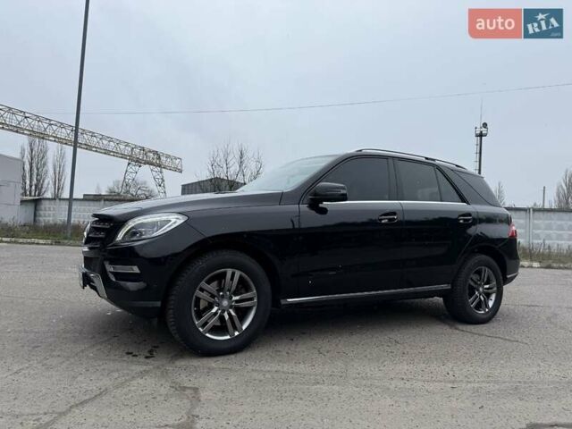 Черный Мерседес М-Класс, объемом двигателя 2.14 л и пробегом 220 тыс. км за 21000 $, фото 12 на Automoto.ua