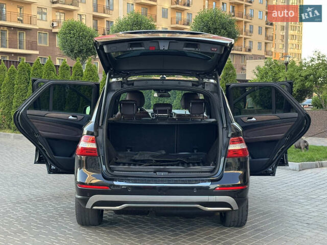 Черный Мерседес М-Класс, объемом двигателя 2.2 л и пробегом 182 тыс. км за 19500 $, фото 34 на Automoto.ua