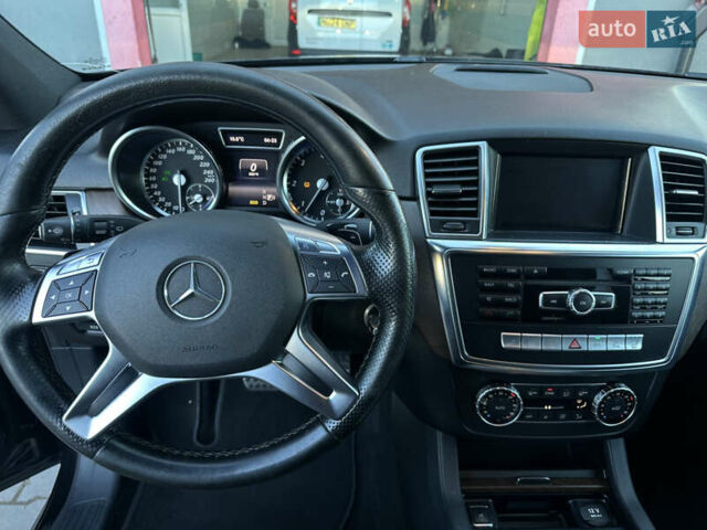 Черный Мерседес М-Класс, объемом двигателя 3 л и пробегом 377 тыс. км за 23500 $, фото 25 на Automoto.ua