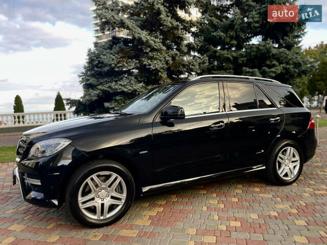 Мерседес М-Класс 2013 в Одессе на Automoto.ua Черный Мерседес М-Класс, объемом двигателя 2.99 л и пробегом 150 тыс. км за 19500 $, фото 4 на Automoto.ua