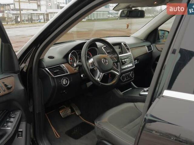 Черный Мерседес М-Класс, объемом двигателя 2.99 л и пробегом 255 тыс. км за 25000 $, фото 13 на Automoto.ua
