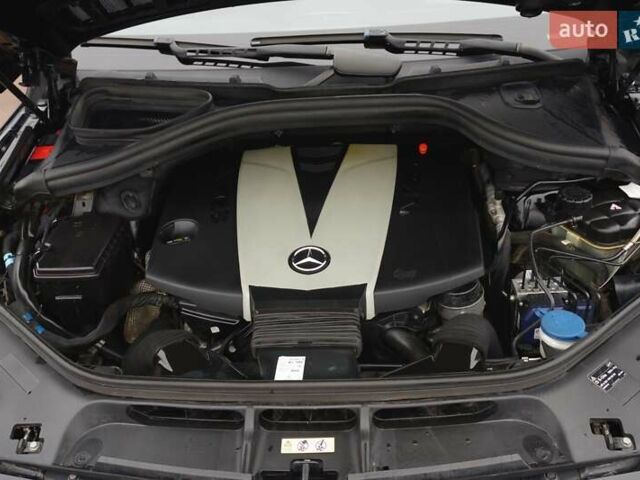 Черный Мерседес М-Класс, объемом двигателя 2.99 л и пробегом 255 тыс. км за 25000 $, фото 21 на Automoto.ua