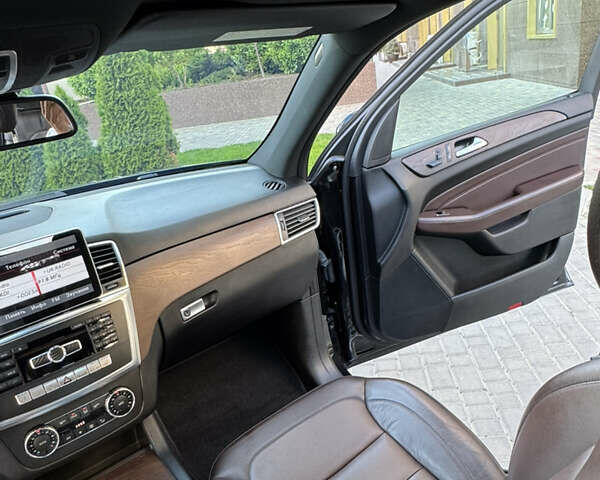 Черный Мерседес М-Класс, объемом двигателя 2.2 л и пробегом 182 тыс. км за 19500 $, фото 19 на Automoto.ua