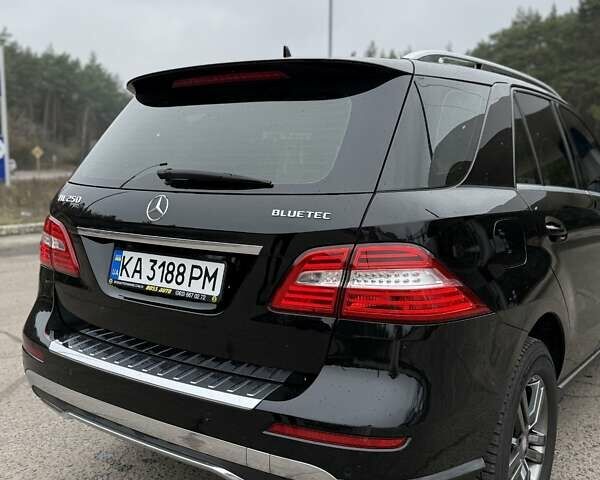 Черный Мерседес М-Класс, объемом двигателя 2.14 л и пробегом 220 тыс. км за 21000 $, фото 14 на Automoto.ua