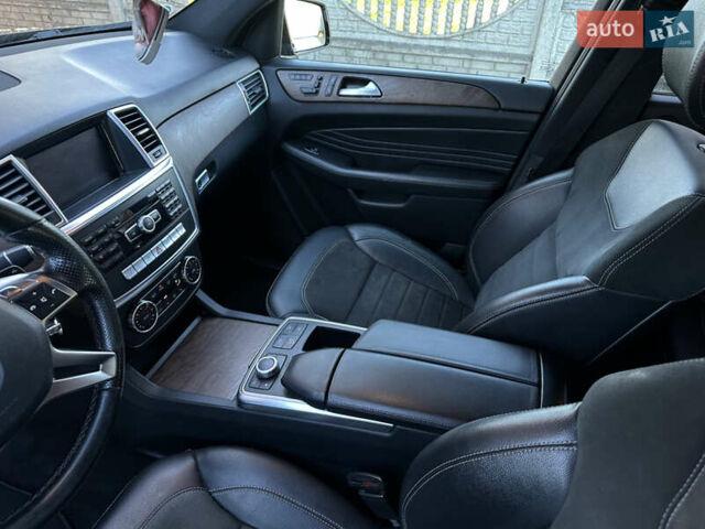 Черный Мерседес М-Класс, объемом двигателя 3 л и пробегом 377 тыс. км за 23500 $, фото 28 на Automoto.ua