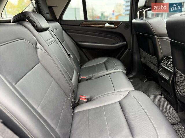 Мерседес М-Клас 2013 у Києві на Automoto.ua Чорний Мерседес М-Клас, об'ємом двигуна 3 л та пробігом 290 тис. км за 19900 $, фото 18 на Automoto.ua