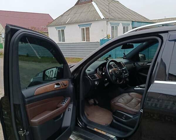 Черный Мерседес М-Класс, объемом двигателя 2.14 л и пробегом 172 тыс. км за 24000 $, фото 17 на Automoto.ua