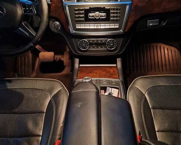 Черный Мерседес М-Класс, объемом двигателя 3 л и пробегом 215 тыс. км за 23000 $, фото 8 на Automoto.ua