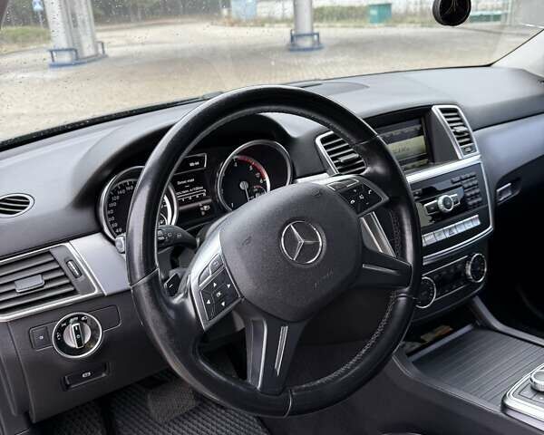 Черный Мерседес М-Класс, объемом двигателя 2.14 л и пробегом 220 тыс. км за 21000 $, фото 32 на Automoto.ua