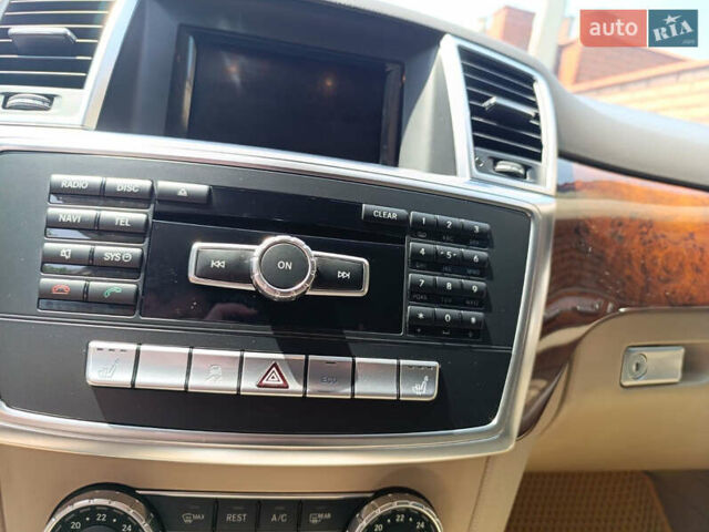 Черный Мерседес М-Класс, объемом двигателя 3 л и пробегом 221 тыс. км за 19500 $, фото 24 на Automoto.ua