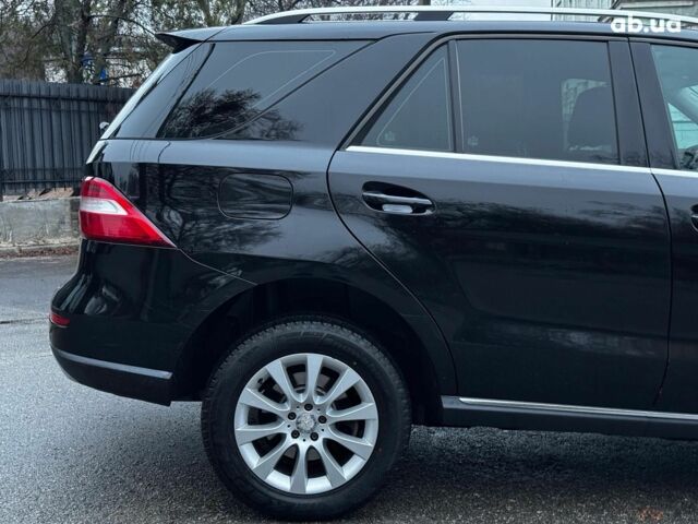 Черный Мерседес М-Класс, объемом двигателя 2.2 л и пробегом 205 тыс. км за 19490 $, фото 10 на Automoto.ua