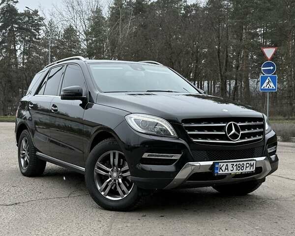 Черный Мерседес М-Класс, объемом двигателя 2.14 л и пробегом 220 тыс. км за 21000 $, фото 5 на Automoto.ua