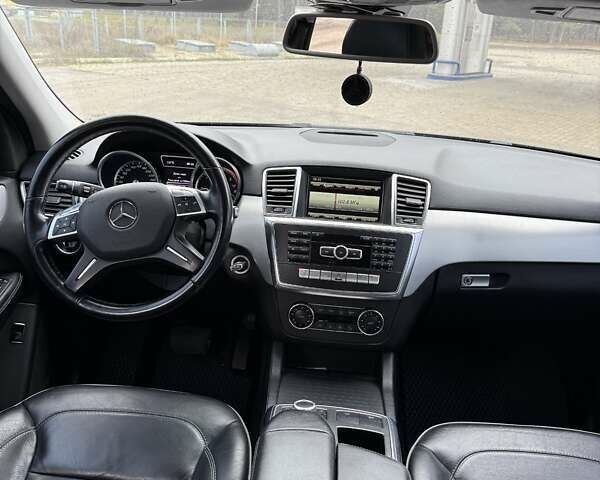 Черный Мерседес М-Класс, объемом двигателя 2.14 л и пробегом 220 тыс. км за 21000 $, фото 37 на Automoto.ua