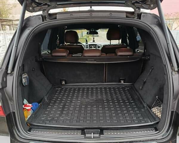 Черный Мерседес М-Класс, объемом двигателя 2.14 л и пробегом 172 тыс. км за 24000 $, фото 2 на Automoto.ua