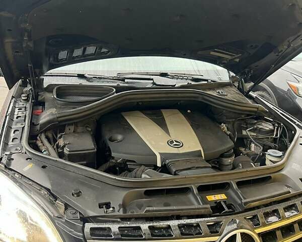 Черный Мерседес М-Класс, объемом двигателя 3 л и пробегом 156 тыс. км за 28000 $, фото 16 на Automoto.ua