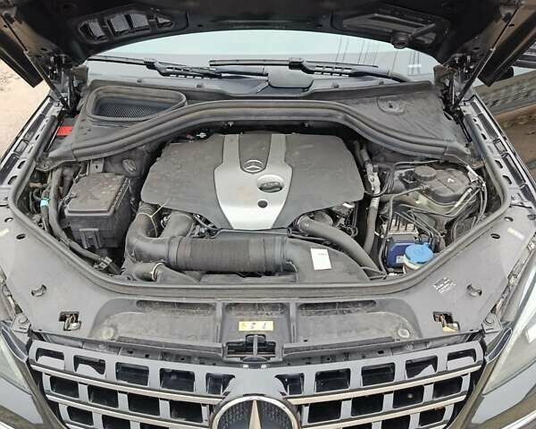 Черный Мерседес М-Класс, объемом двигателя 2.14 л и пробегом 172 тыс. км за 24000 $, фото 24 на Automoto.ua