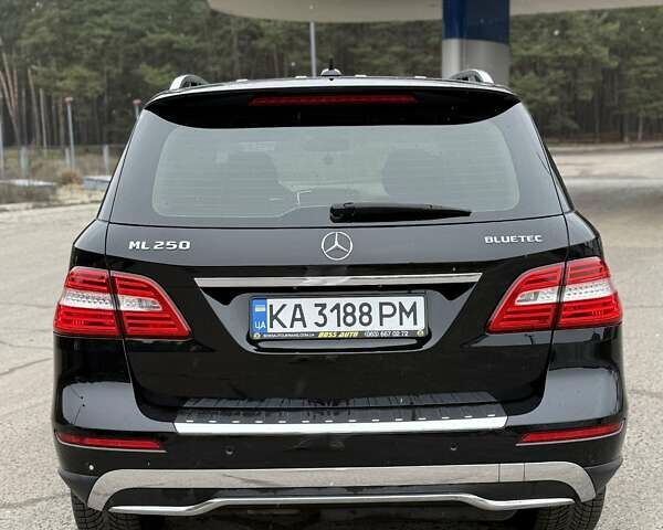 Черный Мерседес М-Класс, объемом двигателя 2.14 л и пробегом 220 тыс. км за 21000 $, фото 17 на Automoto.ua