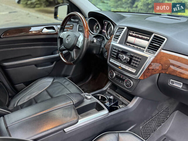 Чорний Мерседес М-Клас, об'ємом двигуна 2.99 л та пробігом 230 тис. км за 28700 $, фото 80 на Automoto.ua