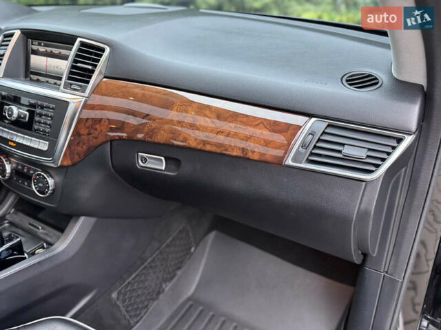 Чорний Мерседес М-Клас, об'ємом двигуна 2.99 л та пробігом 230 тис. км за 28700 $, фото 81 на Automoto.ua