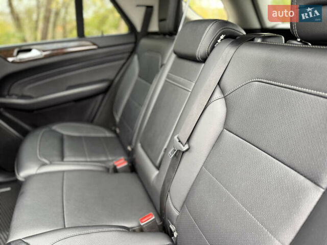 Мерседес М-Клас 2013 у Києві на Automoto.ua Чорний Мерседес М-Клас, об'ємом двигуна 3 л та пробігом 290 тис. км за 19900 $, фото 15 на Automoto.ua