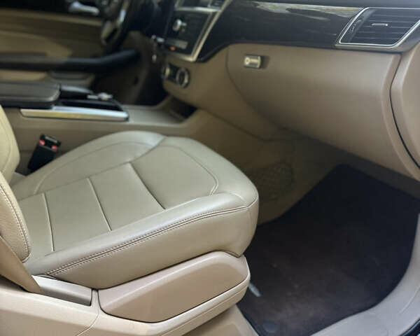 Мерседес М-Класс 2013 в Черновцах на Automoto.ua Черный Мерседес М-Класс, объемом двигателя 2.99 л и пробегом 297 тыс. км за 18500 $, фото 28 на Automoto.ua