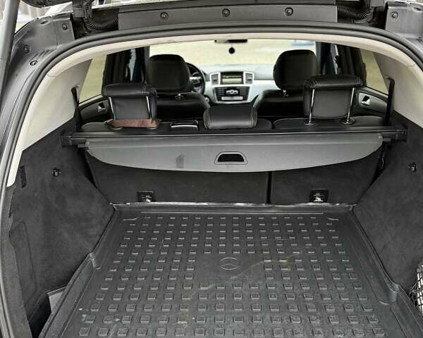 Черный Мерседес М-Класс, объемом двигателя 2.14 л и пробегом 220 тыс. км за 21000 $, фото 21 на Automoto.ua