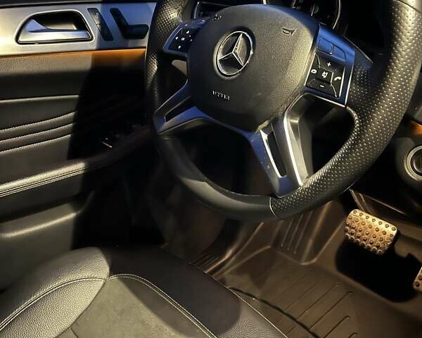 Черный Мерседес М-Класс, объемом двигателя 2.99 л и пробегом 250 тыс. км за 24500 $, фото 7 на Automoto.ua